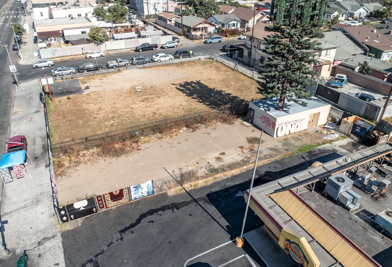 We recently had the chance to work with a major commercial construction company to document an urban empty lot they’re planning to build on.